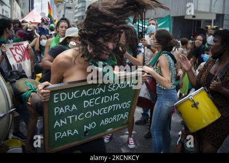 Demonstration für die Entkriminalisierung von Abtreibungen während des Welttages der Aktion für legale und sichere Abtreibung in Lateinamerika und der Karibik in Caracas am 28. September 2021. (Foto von Jonathan Lanza/NurPhoto) Stockfoto