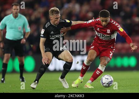 Ben Osborn von Sheffield United kämpft während des Sky Bet Championship-Spiels zwischen Middlesbrough und Sheffield United am Dienstag, dem 28.. September 2021, im Riverside Stadium in Middlesbrough um den Besitz von Marcus Tavernier von Middlesbrough. (Foto von Mark Fletcher/MI News/NurPhoto) Stockfoto