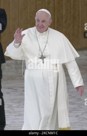Papst Franziskus Gibt Seine Generalaudienz Auf Dem Petersplatz Im Vatikan: Papst Franziskus Wo