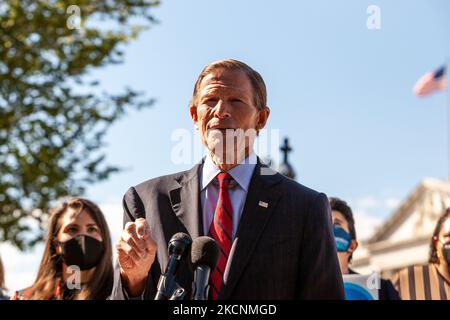Senator Richard Blumenthal (D-CT) spricht auf einer Pressekonferenz über den Zugang zu Abtreibungen und das Frauengesundheitsschutzgesetz. (Foto von Allison Bailey/NurPhoto) Stockfoto
