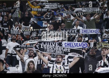 Juventus-Fans jubeln während des UEFA Champions League-Gruppenfußballspiels n.2 JUVENTUS - CHELSEA am 29. September 2021 im Allianz-Stadion in Turin, Piemont, Italien, an. (Foto von Matteo Bottanelli/NurPhoto) Stockfoto