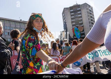 01/10/2021 Mailand, Italien Protestierende des Freitags für die Zukunft während des Klimastreiks, der in Mailand abgehalten wurde. Die Veranstaltung fand während der Pre-COP-Veranstaltung in Mailand statt, wo thematische Arbeitsgruppen mit Ministern sprachen und diskutierten, die an der UN-Klimakonferenz COP26 in Glasgow im November teilgenommen haben. (Foto von Mauro Ujetto/NurPhoto) Stockfoto