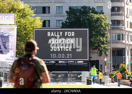 Die Marsch-Kundgebung der Frauen für Abtreibungsjustiz findet heute in Washington, DC, statt. Die Demonstranten fordern von der US-Regierung, die reproduktiven Rechte von Frauen und den Zugang zu Abtreibungen landesweit zu schützen. Konkret fordern sie den Kongress auf, das Frauengesundheitsschutzgesetz (WHPA) und JEDES Gesetz zu verabschieden, das den Zugang zu Abtreibungen garantiert und eine Versicherung verlangt. Am 2. Oktober finden bundesweit mehr als 600 Satellitenproteste statt. Die Ereignisse sind zum Teil eine Reaktion auf restriktive Anti-Abtreibungsgesetze, die kürzlich in Texas und Mississippi verabschiedet wurden, und die Weigerung des Obersten Gerichtshofs, einen Streik zu verhängten Stockfoto