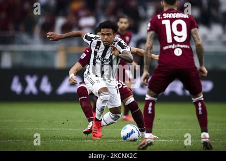 Juventus Mittelfeldspieler Weston McKennie (14) in Aktion während des Fußballspiels der Serie A n.7 TURIN - JUVENTUS am 02. Oktober 2021 im Stadio Olimpico Grande Torino in Turin, Piemont, Italien. (Foto von Matteo Bottanelli/NurPhoto) Stockfoto