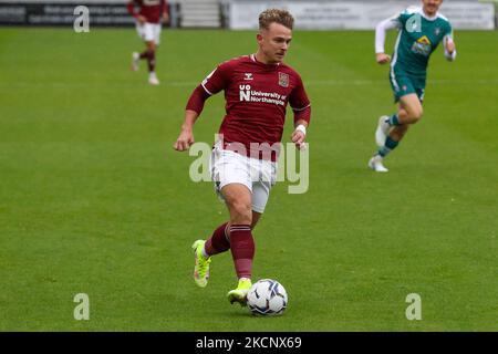 Sam Hoskins von Northampton Town während der ersten Hälfte des zweiten Spiels der Sky Bet League zwischen Northampton Town und Sutton United im PTS Academy Stadium, Northampton, am Samstag, den 2.. Oktober 2021. (Foto von John Cripps/MI News/NurPhoto) Stockfoto