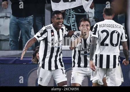 Juventus-Mittelfeldspieler Federico Chiesa (22) feiert mit seinen Teamkollegen, nachdem er sein Tor erzielt hat, um es 1-0 während des UEFA Champions League-Gruppenfußballspiels n.2 JUVENTUS - CHELSEA am 29. September 2021 im Allianz-Stadion in Turin, Piemont, Italien, zu erreichen. Endergebnis: Juventus-Chelsea 1-0. (Foto von Matteo Bottanelli/NurPhoto) Stockfoto