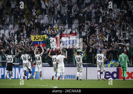 Juventus-Spieler feiern den Sieg nach dem UEFA Champions League-Gruppenfußballspiel n.2 JUVENTUS - CHELSEA am 29. September 2021 im Allianz-Stadion in Turin, Piemont, Italien. Endergebnis: Juventus-Chelsea 1-0. (Foto von Matteo Bottanelli/NurPhoto) Stockfoto