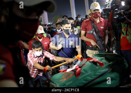 Das Bangladesh Cricket Team verlässt den internationalen Flughafen Hazrat Shahajalal für die bevorstehende Weltmeisterschaft T20, die in Oman und den Vereinigten Arabischen Emiraten starten soll. (Foto von Syed Mahamudur Rahman/NurPhoto) Stockfoto