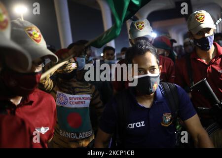 Das Bangladesh Cricket Team verlässt den internationalen Flughafen Hazrat Shahajalal für die bevorstehende Weltmeisterschaft T20, die in Oman und den Vereinigten Arabischen Emiraten starten soll. (Foto von Syed Mahamudur Rahman/NurPhoto) Stockfoto