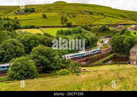 Zug von Newcastle nach Liverpool am Standedge Tunnel, Marsden Stockfoto