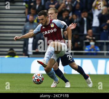 LONDON, England - OKTOBER 03: John McGinn von der Aston Villa während der Premier League zwischen Tottenham Hotspur und Aston Villa im Tottenham Hotspur Stadion, London, England am 03.. Oktober 2021 (Foto by Action Foto Sport/NurPhoto) Stockfoto