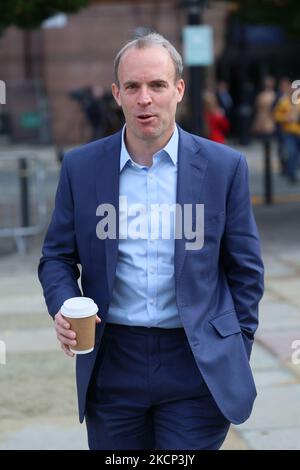 Der Abgeordnete Dominic Raab, Lordkanzler und Justizminister, am zweiten Tag der Konferenz der Konservativen Partei in Manchester Central, Manchester, am Montag, den 4.. Oktober 2021. (Foto von MI News/NurPhoto) Stockfoto