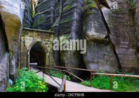 Pfad zwischen in Adrspach - Teplice Felsen in der Tschechischen Republik Stockfoto