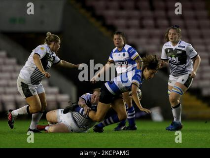 Maelle Picut von Darlington Mowden Park Sharks und Leah Lyons von Sale Sharks Women während des WOMEN's S ALLIANZ PREMIER 15S-Matches zwischen DMP Durham Sharks und Sale Sharks in der Northern Echo Arena, Darlington, am Samstag, den 9.. Oktober 2021. (Foto von Chris Booth/MI News/NurPhoto) Stockfoto