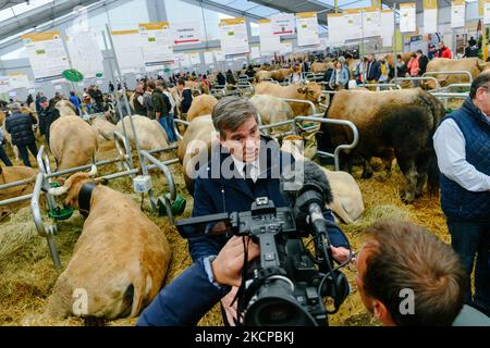 2021-10-06, Frankreich. Arnaud Montebourg, ehemaliger Wirtschaftsminister und Kandidat für die Präsidentschaftswahlen 2022, wurde beim Sommet de l Elevage-Gipfel 30. in Cournon d Auvergne, in der Nähe von Clermont Ferrand, interviewt. (Foto von Adrien Fillon/NurPhoto) Stockfoto