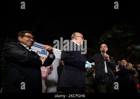 Alessio D'Amato, Roberto Gualtieri, Enrico Letta treffen sich am 12. Oktober 2021 im Stadtteil Testaccio in Rom, Italien, zur Vorbereitung der zweiten Wahlrunde für den Bürgermeister von Rom. (Foto von Andrea Ronchini/NurPhoto) Stockfoto