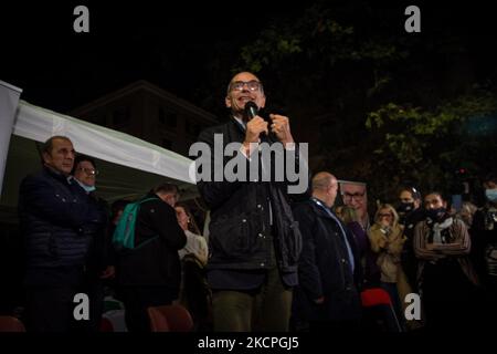 Enrico Letta trifft sich am 12. Oktober 2021 im Stadtteil Testaccio in Rom, Italien, zur Vorbereitung der zweiten Wahlrunde für den Bürgermeister von Rom. (Foto von Andrea Ronchini/NurPhoto) Stockfoto