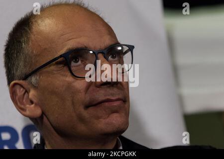 Enrico Letta trifft sich am 12. Oktober 2021 im Stadtteil Testaccio in Rom, Italien, zur Vorbereitung der zweiten Wahlrunde für den Bürgermeister von Rom. (Foto von Andrea Ronchini/NurPhoto) Stockfoto