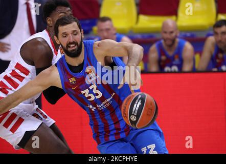 Nikola Mirotic während des Spiels zwischen dem FC Barcelona und Olympiakos BC, das der 3. Woche der Euroleague entspricht, spielte am 13.. Oktober 2021 im Palau Blaugrana in Barcelona, Spanien. -- (Foto von Urbanandsport/NurPhoto) Stockfoto