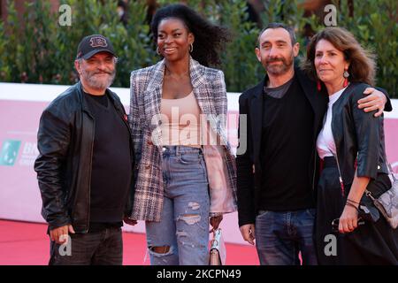 Marco Manetti und Antonio Manetti, alias Manetti Bros., besuchen den roten Teppich von Manetti Bros während des Rome Film Fest 2021 16. am 15. Oktober 2021 in Rom, Italien. (Foto von Luca Carlino/NurPhoto) Stockfoto