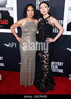 Hollywood, USA. 04.. November 2022. HOLLYWOOD, LOS ANGELES, KALIFORNIEN, USA - 04. NOVEMBER: Rowena Chiu und Angela Yeoh kommen zum AFI Fest 2022 - Special Screening of Universal Pictures''She Said', das am 4. November 2022 im TCL Chinese Theatre IMAX in Hollywood, Los Angeles, Kalifornien, USA, stattfand. (Foto von Xavier Collin/Image Press Agency) Quelle: Image Press Agency/Alamy Live News Stockfoto