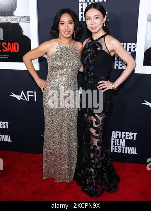 Hollywood, USA. 04.. November 2022. HOLLYWOOD, LOS ANGELES, KALIFORNIEN, USA - 04. NOVEMBER: Rowena Chiu und Angela Yeoh kommen zum AFI Fest 2022 - Special Screening of Universal Pictures''She Said', das am 4. November 2022 im TCL Chinese Theatre IMAX in Hollywood, Los Angeles, Kalifornien, USA, stattfand. (Foto von Xavier Collin/Image Press Agency) Quelle: Image Press Agency/Alamy Live News Stockfoto