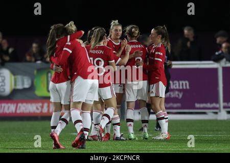 Manchester United feiert das Elfmeterschießen während des FA Women's Continental League Cup-Spiels zwischen Durham Women und Manchester United am Donnerstag, dem 14.. Oktober 2021, im Maiden Castle, Durham City. (Foto von Mark Fletcher/MI News/NurPhoto) Stockfoto