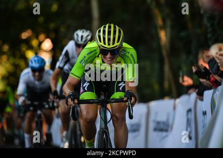 Die Teilnehmer des Muro della Tisa, einer Radtour in der Provinz Vicenza, während der ersten Ausgabe des Veneto Classic, des Profi-Radrennens 207km von Venedig nach Bassano del Grappa, das in der Region Venetien stattfand. Am Sonntag, den 17. Oktober 2021, in Bassano del Grappa, Venetien, Italien. (Foto von Artur Widak/NurPhoto über Getty Images) (Foto von Artur Widak/NurPhoto) Stockfoto