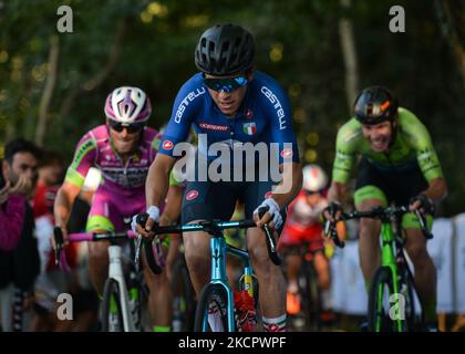Die Teilnehmer des Muro della Tisa, einer Radtour in der Provinz Vicenza, während der ersten Ausgabe des Veneto Classic, des Profi-Radrennens 207km von Venedig nach Bassano del Grappa, das in der Region Venetien stattfand. Am Sonntag, den 17. Oktober 2021, in Bassano del Grappa, Venetien, Italien. (Foto von Artur Widak/NurPhoto über Getty Images) (Foto von Artur Widak/NurPhoto) Stockfoto