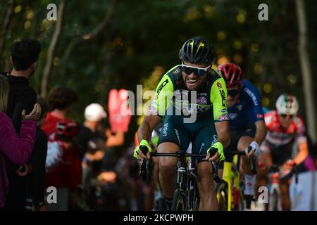 Die Teilnehmer des Muro della Tisa, einer Radtour in der Provinz Vicenza, während der ersten Ausgabe des Veneto Classic, des Profi-Radrennens 207km von Venedig nach Bassano del Grappa, das in der Region Venetien stattfand. Am Sonntag, den 17. Oktober 2021, in Bassano del Grappa, Venetien, Italien. (Foto von Artur Widak/NurPhoto über Getty Images) (Foto von Artur Widak/NurPhoto) Stockfoto