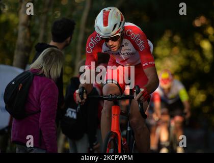 Die Teilnehmer des Muro della Tisa, einer Radtour in der Provinz Vicenza, während der ersten Ausgabe des Veneto Classic, des Profi-Radrennens 207km von Venedig nach Bassano del Grappa, das in der Region Venetien stattfand. Am Sonntag, den 17. Oktober 2021, in Bassano del Grappa, Venetien, Italien. (Foto von Artur Widak/NurPhoto über Getty Images) (Foto von Artur Widak/NurPhoto) Stockfoto