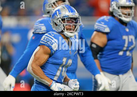 Der Detroit Lions Wide Receiver Amon-Ra St. Brown (14) erzielt in der zweiten Hälfte eines NFL-Fußballspiels gegen die Cincinnati Bengals in Detroit, Michigan, USA, am Sonntag, den 17. Oktober 2021, eine zwei-Punkte-Konvertierung. (Foto von Jorge Lemus/NurPhoto) Stockfoto