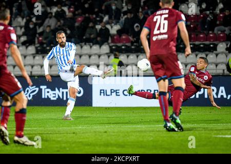 Mattia Valoti (SPAL) versucht, während der italienischen Fußball-Liga BKT ALS Cittadella gegen SPAL am 17. Oktober 2021 im Pier Cesare Tombolato-Stadion in Cittadella (PD), Italien, ein Tor zu schießen (Foto: Ettore Griffoni/LiveMedia/NurPhoto) Stockfoto