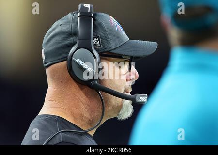 Dan Campbell, Cheftrainer der Detroit Lions, beobachtet ein Spiel während eines NFL-Fußballspiels zwischen den Detroit Lions und den Cincinnati Bengals am Sonntag, den 17. Oktober 2021 in Detroit, Michigan, USA. (Foto von Amy Lemus/NurPhoto) Stockfoto