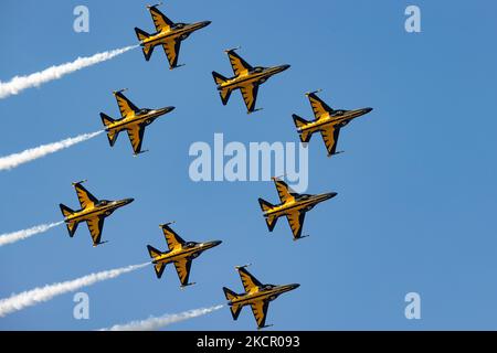 Die „Black Eagles“, die südkoreanische Luftwaffe (ROKAF), tritt an einem Pressetag für die Seoul International Aerospace and Defense Exhibition (ADEX) 2021 auf dem Seoul Military Airport in Seongnam am 18. Oktober 2021 in Südkorea auf. Die Seoul ADEX 2021 wird vom 19. Bis 23. Oktober eröffnet. (Foto von Chris Jung/NurPhoto) Stockfoto