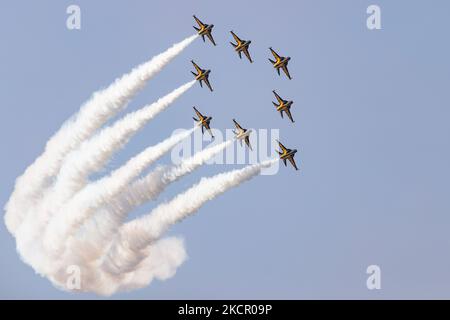 Die „Black Eagles“, die südkoreanische Luftwaffe (ROKAF), tritt an einem Pressetag für die Seoul International Aerospace and Defense Exhibition (ADEX) 2021 auf dem Seoul Military Airport in Seongnam am 18. Oktober 2021 in Südkorea auf. Die Seoul ADEX 2021 wird vom 19. Bis 23. Oktober eröffnet. (Foto von Chris Jung/NurPhoto) Stockfoto