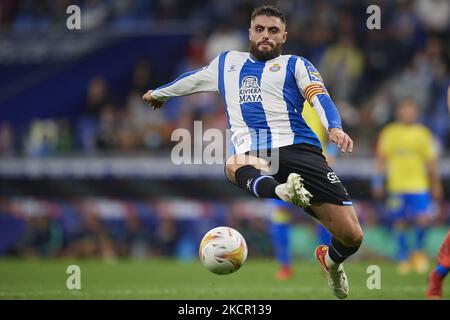 David Lopez von Espanyol kontrolliert den Ball während des La Liga Santander Spiels zwischen RCD Espanyol und Cadiz CF im RCDE Stadium am 18. Oktober 2021 in Barcelona, Spanien. (Foto von Jose Breton/Pics Action/NurPhoto) Stockfoto