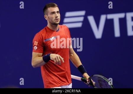 Pedro Martinez aus Spanien während der Männer-Einzel-Runde des Tennismatches 32 des ATP 250 VTB Kremlin Cup 2021 International Tennis Tournament gegen Guido Pella aus Argentinien im Luzhniki Palace of Sports am 19. Oktober 2021 in Moskau, Russland. (Foto von Mike Kireev/NurPhoto) Stockfoto