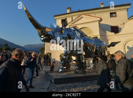 King Kong Rhino, ein Kunstwerk des berühmten taiwanesischen Künstlers Shih Li-jen, ist derzeit im Palazzo Sturm, einem Kunstmuseum in Bassano del Grappa, ausgestellt. Am Sonntag, den 17. Oktober 2021, in Bassano del Grappa, Venetien, Italien. (Foto von Artur Widak/NurPhoto) Stockfoto