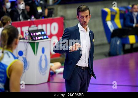 Daniele Santarelli (Coach Conegliano) Gesten während des italienischen Volleyball Serie A1 Frauenmatches Imoco Volley Conegliano gegen Igor Gorgonzola Novara am 21. Oktober 2021 im Palaverde in Treviso, Italien (Foto von Ettore Griffoni/LiveMedia/NurPhoto) Stockfoto