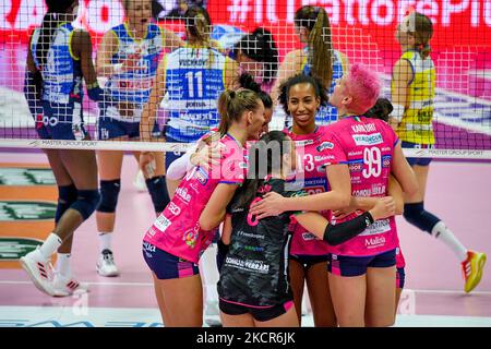 Das Glück von Sara Bonifacio (Novara) und Teamkollegen während des Volleyball Italian Serie A1 Frauenmatches Imoco Volley Conegliano gegen Igor Gorgonzola Novara am 21. Oktober 2021 im Palaverde in Treviso, Italien (Foto von Ettore Griffoni/LiveMedia/NurPhoto) Stockfoto