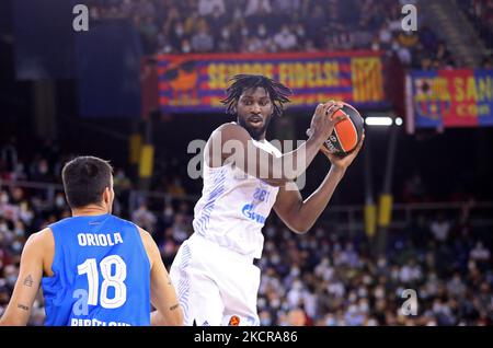 Alex Poythress und Pierre Oriola während des Spiels zwischen dem FC Barcelona und Zenit Saint Petersburg, entsprechend der 5. Woche der Euroleague, spielten am 22.. Oktober 2021 im Palau Blaugrana in Barcelona, Spanien. -- (Foto von Urbanandsport/NurPhoto) Stockfoto