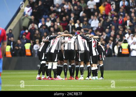 Newcastle United Team huddle während des Premier League-Spiels zwischen Crystal Palace und Newcastle United im Selhurst Park, London am Samstag, 23.. Oktober 2021. (Foto von Tom West/MI News/NurPhoto) Stockfoto