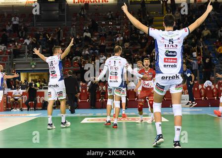 Jubel der Spieler ITAS Trentino beim Volleyball Italina Supercup Männer Halbfinale - Sir Safety Conad Perugia gegen ITAS Trentino am 23. Oktober 2021 beim Eurosuole Forum in Civitanova Marche, Italien (Foto: Roberto Bartomeoli/LiveMedia/NurPhoto) Stockfoto