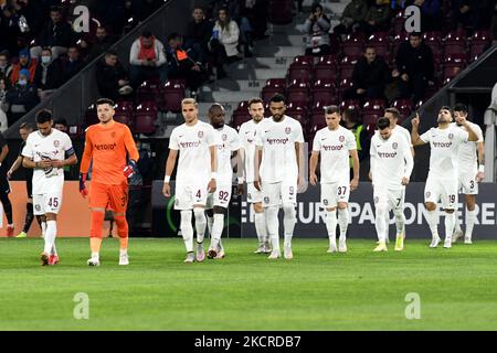 Spieler des Teams von CFR Cluj treten auf dem Spielfeld für das Spiel gegen AZ Alkmaar, UEFA Europa Conference League - Gruppe D, Dr. Constantin Radulescu Stadium, Cluj-Napoca, Rumänien, 21. Oktober 2021 (Foto: Flaviu Buboi/NurPhoto) Stockfoto