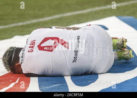 Gabi Flamengo-Spieler wird beim Spiel zwischen Athletico PR und Flamengo für das Halbfinale des Brasilianischen Pokals 2021 - 1. Leg in der Estádio Arena da Baixada in Curitiba-PR/Brasilien verletzt. (Foto von Gabriel Machado/NurPhoto) Stockfoto