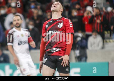 Renato Kayzer Athletico PR-Spieler bedauert, dass im Spiel gegen Flamengo während des Spiels zwischen Athletico PR und Flamengo für das Halbfinale des brasilianischen Cup 2021 - 1. Leg in der Estádio Arena da Baixada in Curitiba-PR/Brasilien eine Chance verloren wurde. (Foto von Gabriel Machado/NurPhoto) Stockfoto