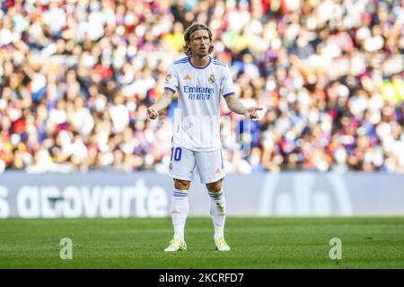 10 Luka Modric von Real Madrid während des La Liga Santader-Spiels zwischen dem FC Barcelona und Real Madrid im Camp Nou Stadium am 24. Oktober 2021 in Barcelona. (Foto von Xavier Bonilla/NurPhoto) Stockfoto