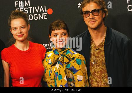 Schauspieler Albrecht Schuch und die Schauspielerin Jella Haase und Emma Bading nehmen am 24. Oktober 2021 am Kölner filmfestival filmpalast an der Fotokonferenz 'lieber Thomas' Teil (Foto: Ying Tang/NurPhoto) Stockfoto