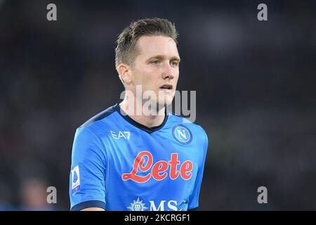 Piotr Zielinski vom SSC Napoli schaut während des Serie-A-Spiels zwischen AS Roma und SSC Napoli Calcio am 24. Oktober 2021 im Stadio Olimpico, Rom, Italien, nach. (Foto von Giuseppe Maffia/NurPhoto) Stockfoto